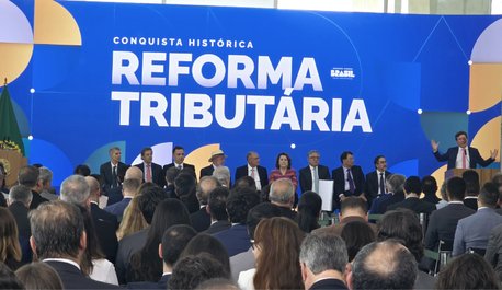 vitoria-dos-trabalhadores-lula-sanciona-reforma-tributaria-e-mantem-isencao-para-funcef-e-saude-caixa