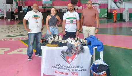 sindicato-do-rio-entrega-agasalhos-na-comunidade-da-mangueira