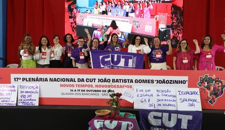 bancarias-participam-de-plenaria-de-mulheres-da-cut-e-reforcam-unidade-de-trabalhadoras