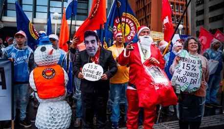 basta-de-juros-altos-centrais-sindicais-protestam-na-sede-do-banco-central