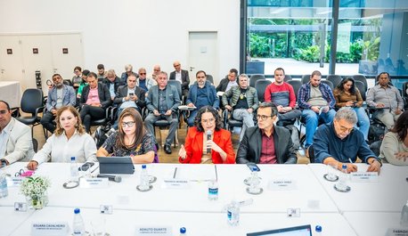 trabalhadores-cobram-e-bancos-aceitam-criar-mesa-permanente-de-negociacoes-sobre-ia