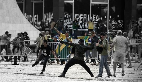 pl-do-golpe-e-tentativa-de-anistiar-bolsonaro-e-legalizar-ataques-a-democracia-alerta-contraf-cut