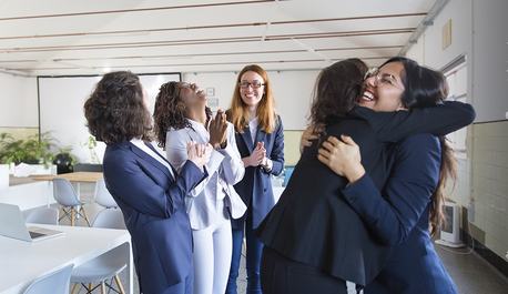 bancarias-comemoram-lei-que-preve-cota-feminina-em-conselhos-de-empresas-publicas