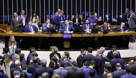 pressao-popular-garante-aprovacao-de-isencao-do-ir-para-ate-r-5-mil-e-taxacao-dos-mais-ricos